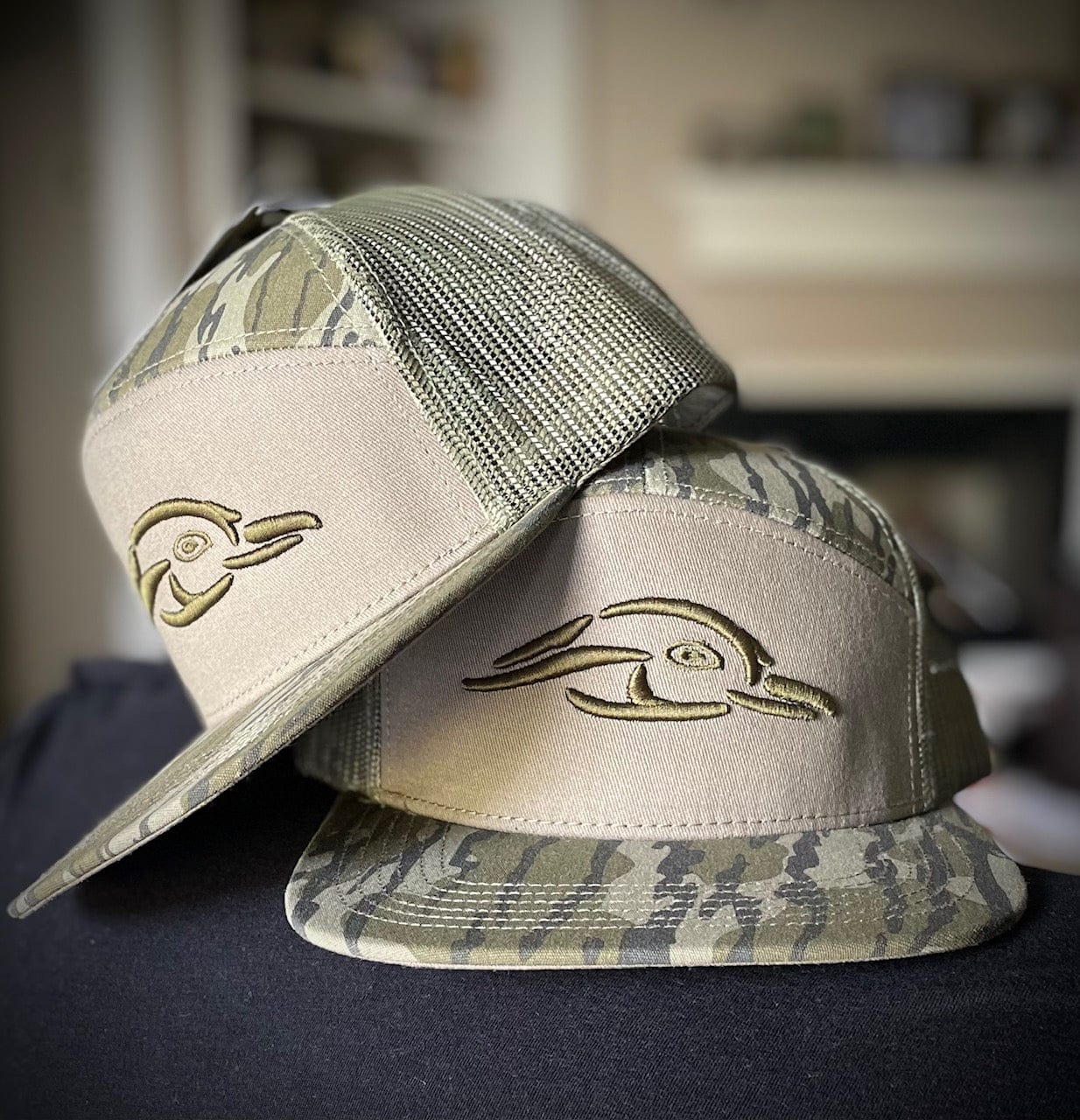 American Flyway Waterfowl 7 Panel Mossy Oak Bottomland & Sage Duck Logo