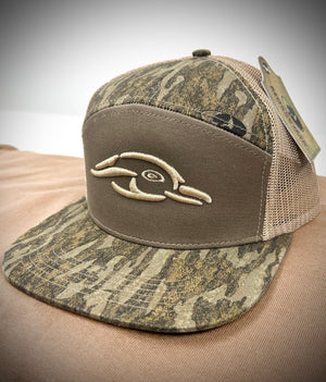 American Flyway Waterfowl 7 Panel Mossy Oak New Bottomland & Sage Duck Logo