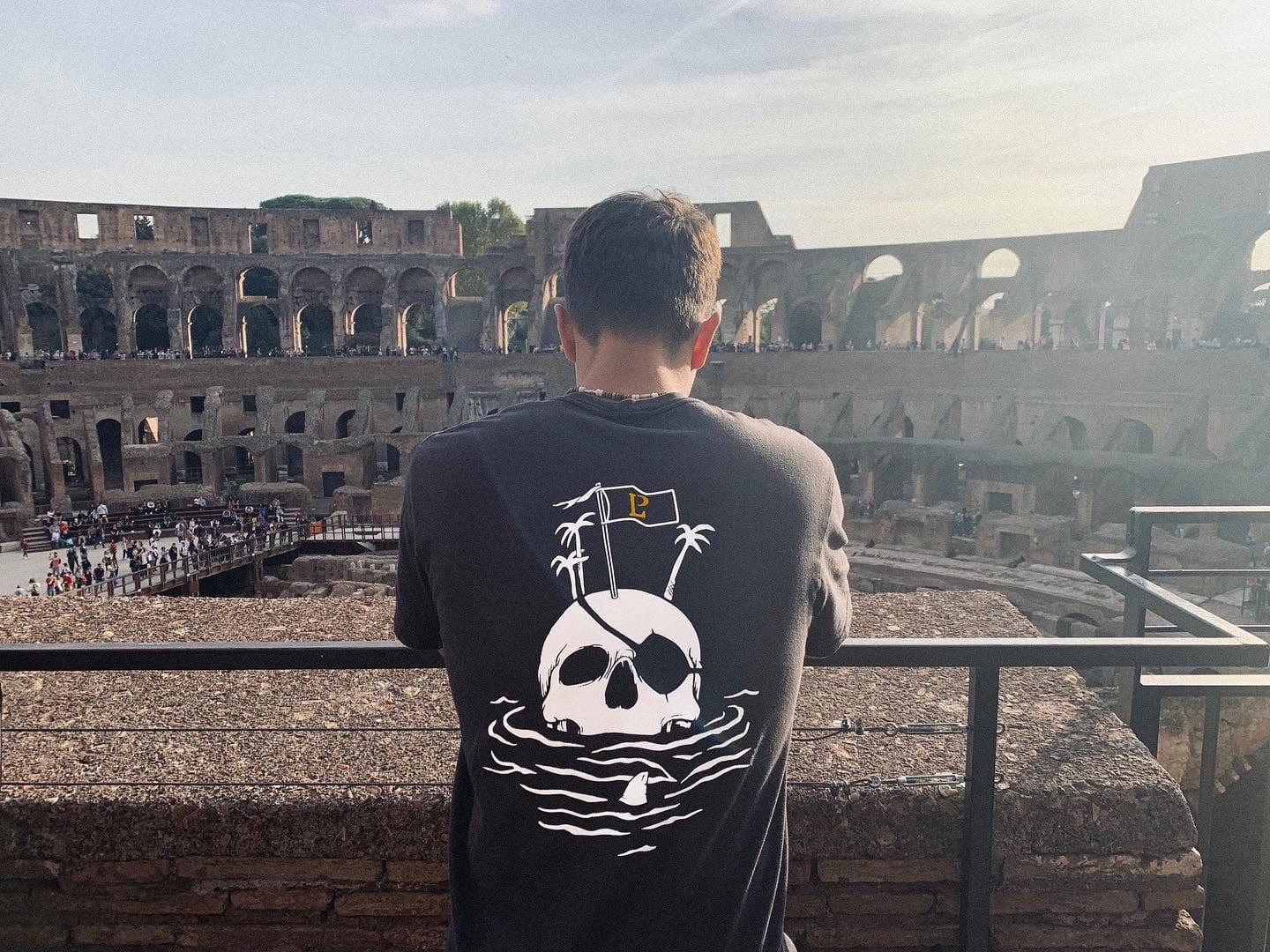 Colosseum, Shirts & Tops